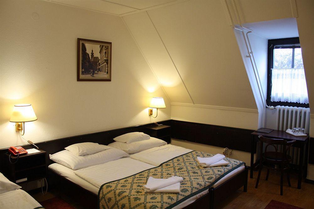 Hotel Klastrom Győr Extérieur photo