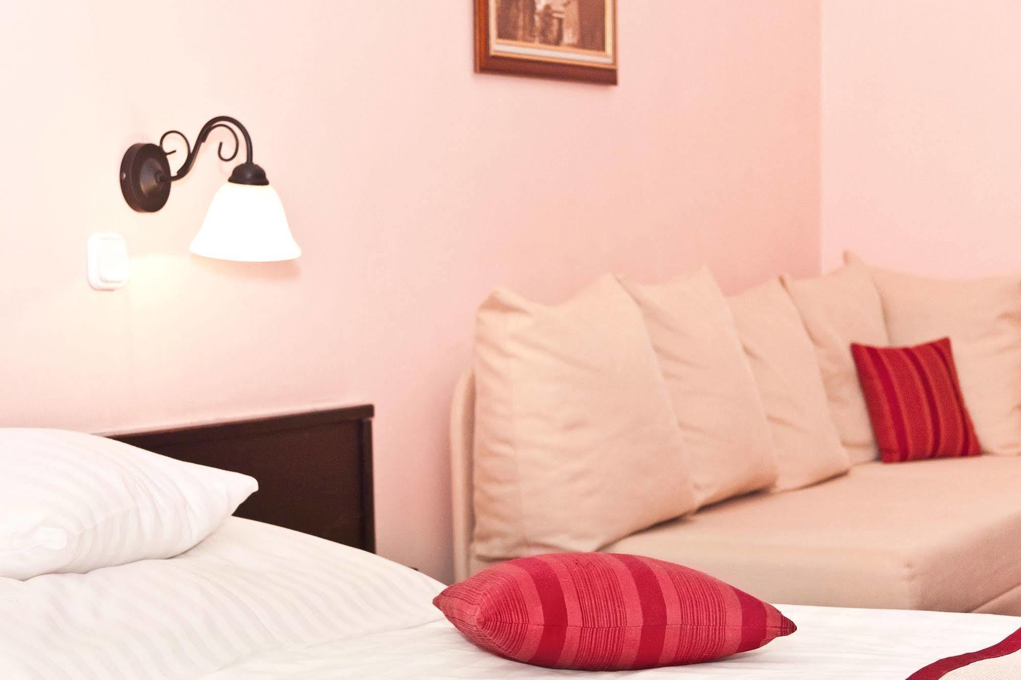 Hotel Klastrom Győr Extérieur photo